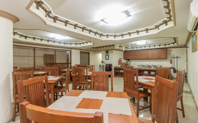 Reddoorz Plus Near Taman Siring
