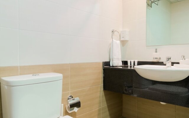 OYO Home 233 1BHK Marina Suites