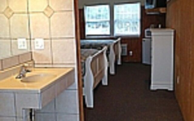 Pelican Point Motel