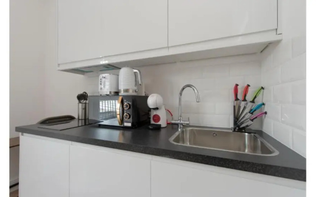 In Style Studio Apartment Close to Everything