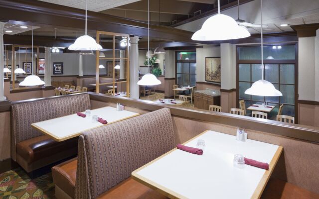 Holiday Inn & Suites St. Cloud by IHG