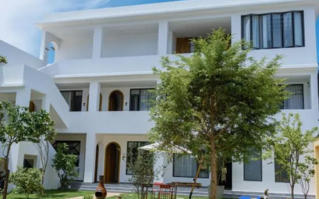 Siddhi Inn – Outside – Dali