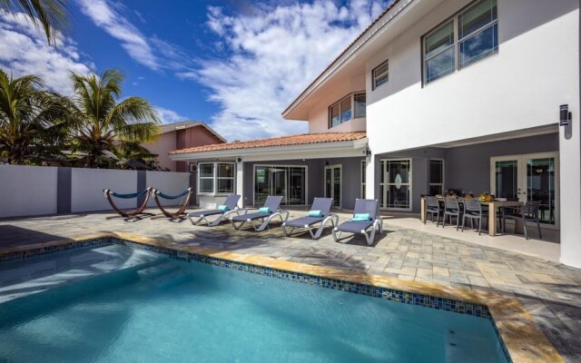 4BR 4BA Villa w Private Pool Eagle Palm Beach