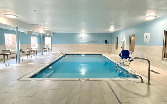 Holiday Inn Express & Suites Elyria by IHG