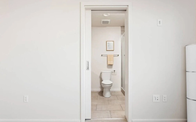 Upscale 3BR Penthouse by CozySuites