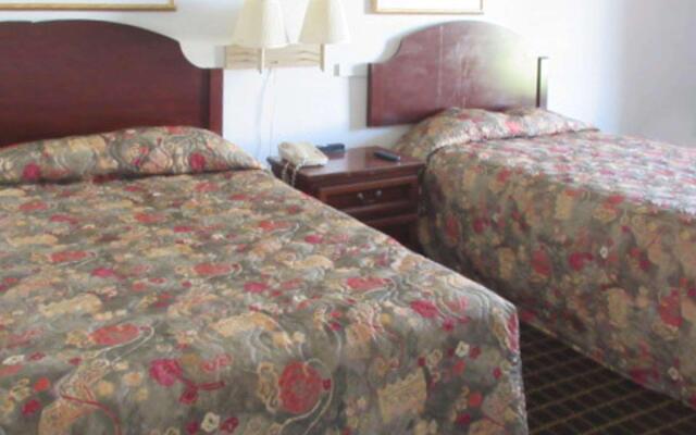 Econo Lodge Inn & Suites