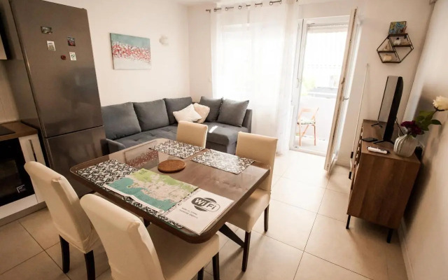 Apartment Little Violet - Balcony & Free Parking