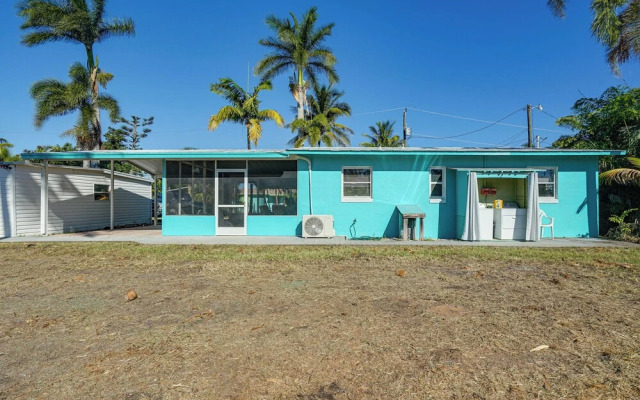 1 Mi to Boat Ramp: Bokeelia Home w/ Screened Patio