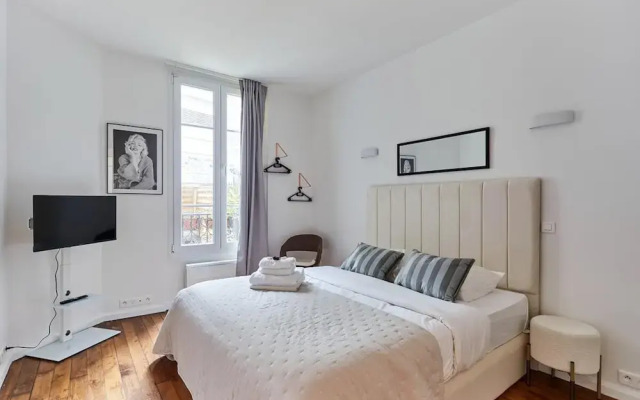 Charming 1 Bedroom Apartment Eiffel Tower