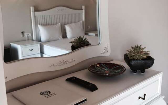 Erythros Boutique Hotel