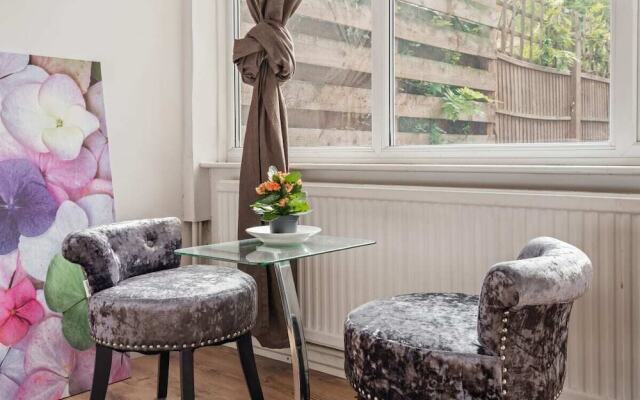 Beautiful Studio W/patio Near London Bridge