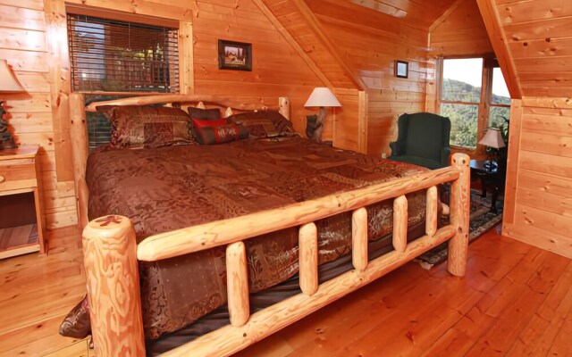 Hullabaloo - Four Bedroom Cabin