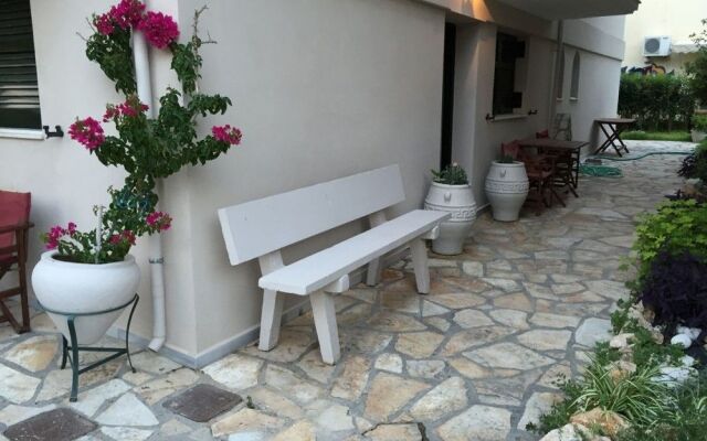 George House Apartments & Villa