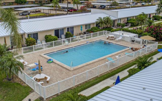 Jamaica Royale Beach Waves