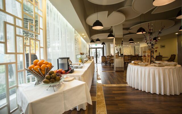 Huatian Chinagora Hotel