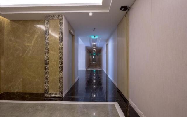 Elegant Airport Hotel