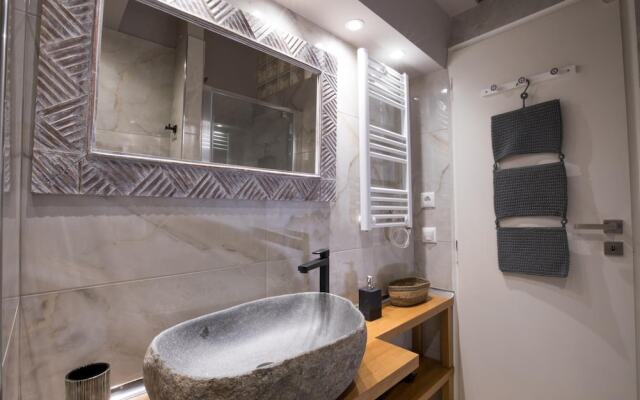 Rastoni Athens Suites nearAcropolis at Tsatsou Street