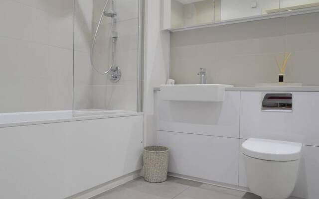 1 Bedroom Apartment With Balcony in Bermondsey