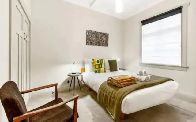Lovely 3-Bedroom Home With Free Parking