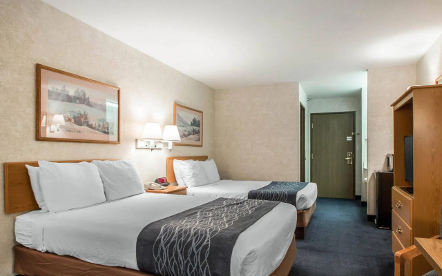 Econo Lodge Inn & Suites Lake Of The Ozarks