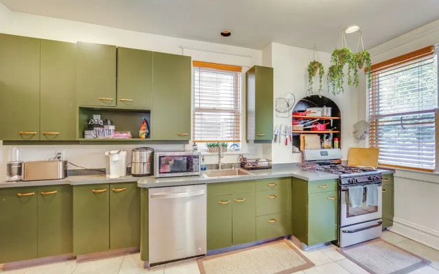Dog-friendly Pittsburgh Home, 3 Mi to Downtown!