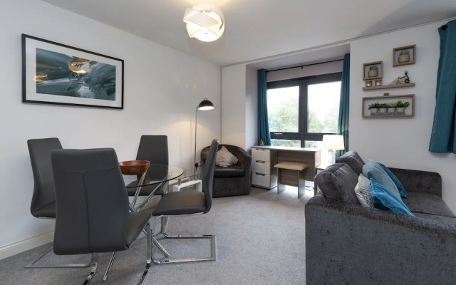 Higher Living - Southampton City Penthouse