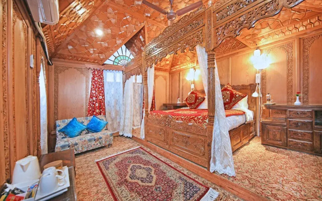Kolu Group Of Houseboats