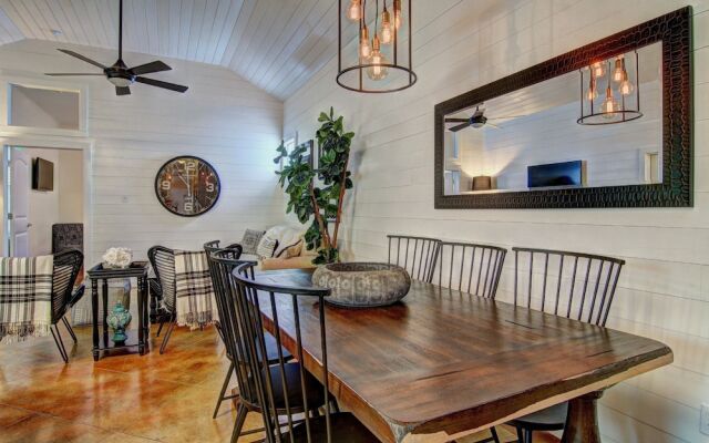 7th Sunrise 3 Bedroom Condo by RedAwning