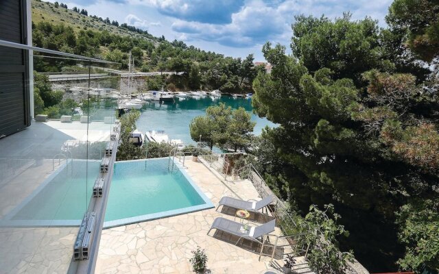 Amazing Home in Zaboric With 7 Bedrooms, Wifi and Outdoor Swimming Pool