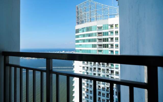 Premium Condominium Green Bay Apartment