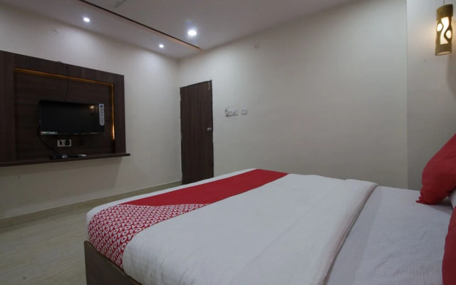 OYO 22907 Hotel Holiday