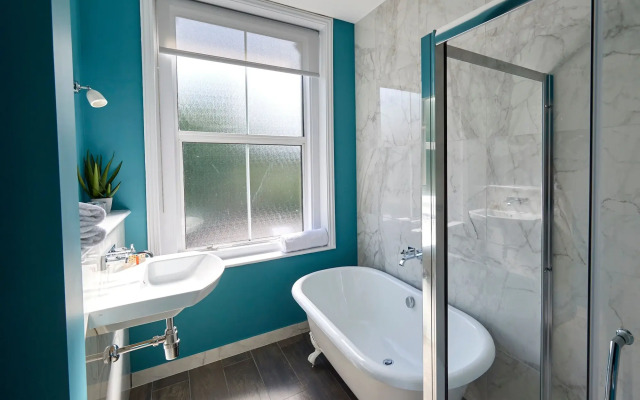 The Lodge Hotel - Putney