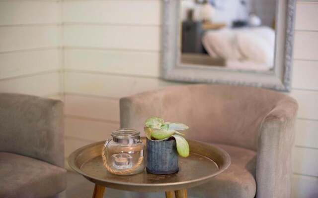 Eili Suites