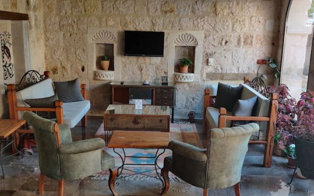 Sarnich Cave Suites