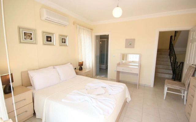 Important Group Turqouise Villa Katrina