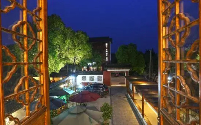 Jinglan wuzhenyuan Xiaoxiao courtyard B & B