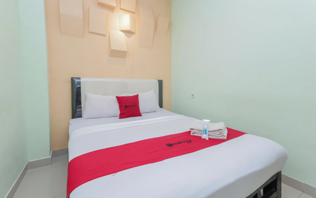 RedDoorz near Alun Alun Madiun