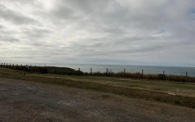 Sea Facing 2Bd Terraced Home - Peacehaven