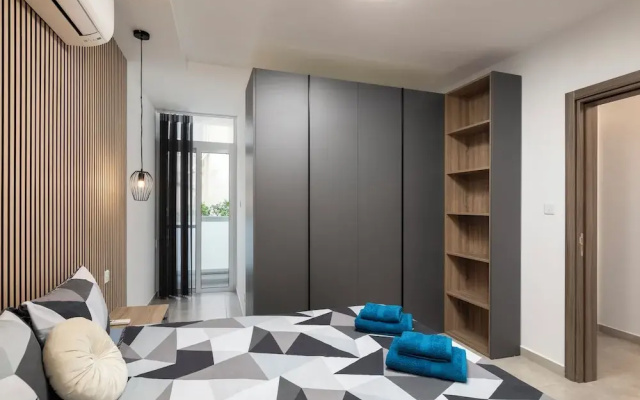 Modern Stylish 2BR APT With 2 Balconies