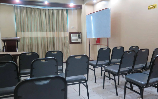 OYO 210 Apple Tree Suites