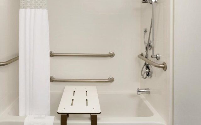 Hampton Inn & Suites Largo