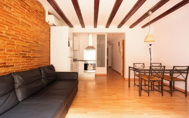 Old Town Apartment With Balcony And Wifi