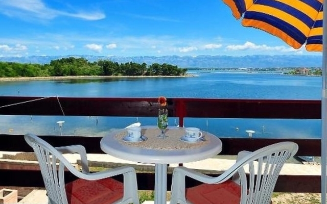 Apartment Ljilja - 10m from the sea with parking: A3 Nin, Zadar riviera