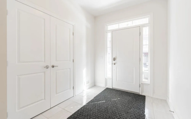 Luxurious Brand New Four Bedroom Townhouse