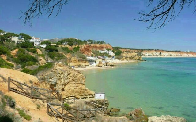 Albufeira 1 Bedroom Apartment 5 Min. From Falesia Beach and Close to Center! E