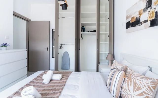 Doria 2-Bedroom Apartment & Balcony in Larnaca