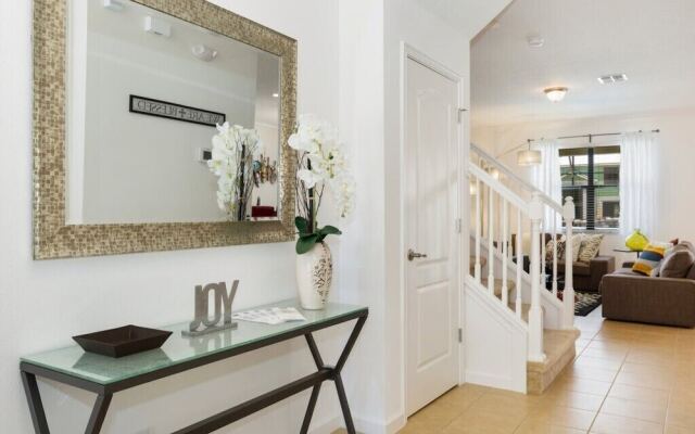 Veranda Palms IHR 1004