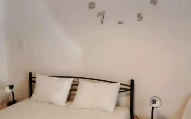 Agias Sofias 71C perfect studio