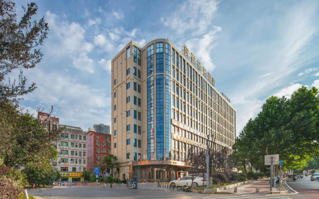 Shangyue Light Luxury Hotel (Desiqin China Construction Fifth Bureau Technical School Store)