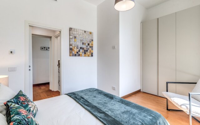 AwesHome Luxury Apartment